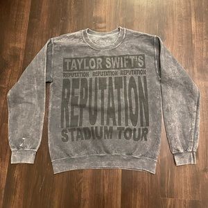 taylor swift reputation stadium tour sweatshirt